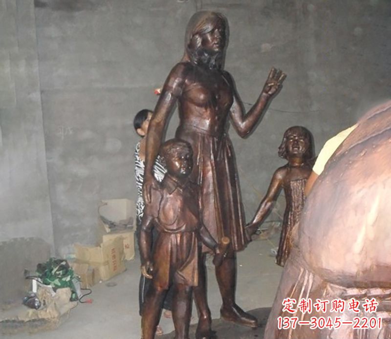 保定中领雕塑非常荣幸推出一款特别的母亲雕塑,…