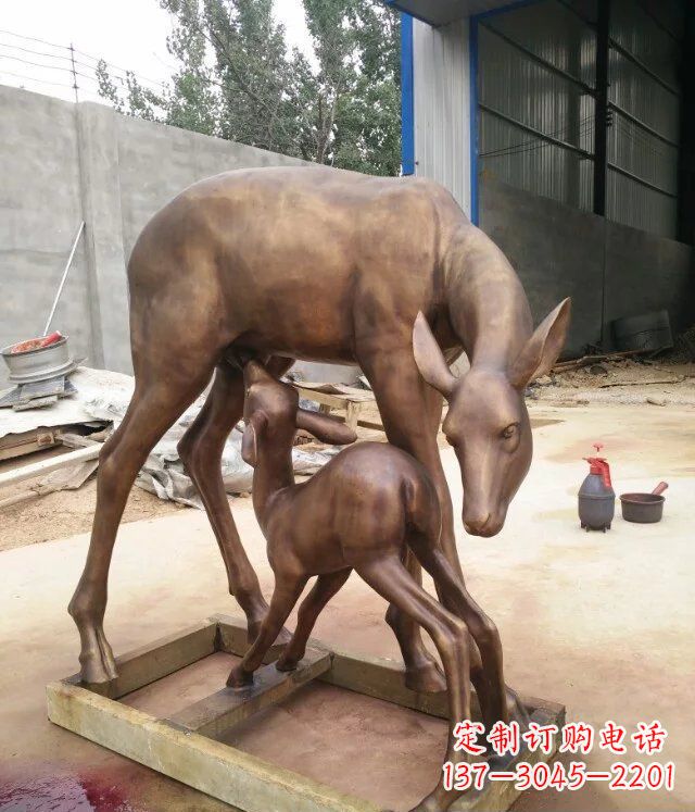 保定母子鹿公园动物铜雕——精美绝伦