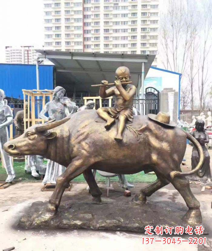 保定专为儿童量身定制的牧童骑在牛背吹笛铜雕