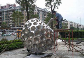 保定精心打造的街边苹果雕塑