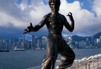 保定标题:李小龙铜雕，让传奇永存