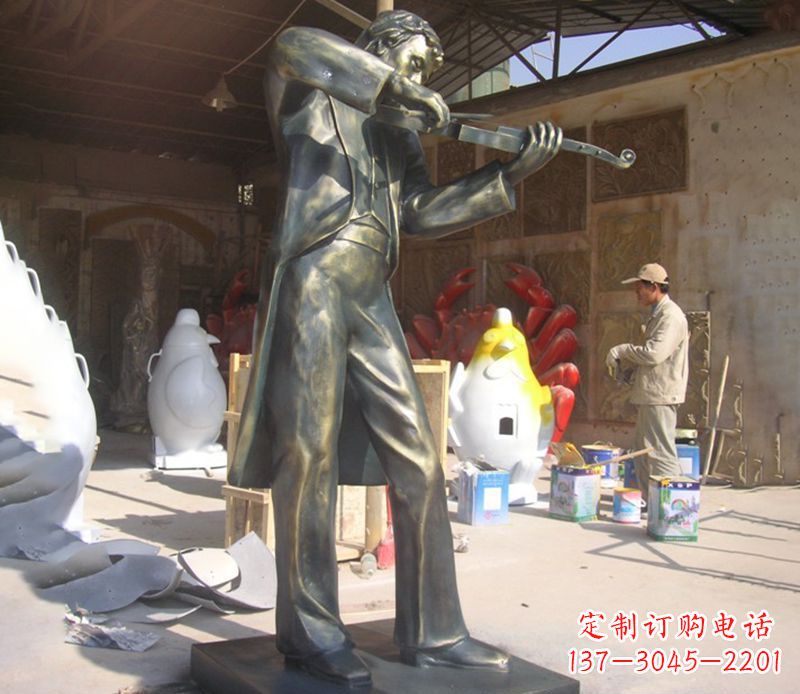 保定男人演奏小提琴铜雕