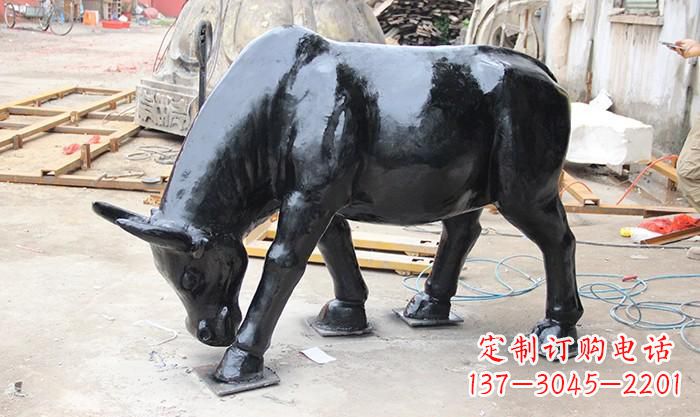 保定牛吃草铜雕