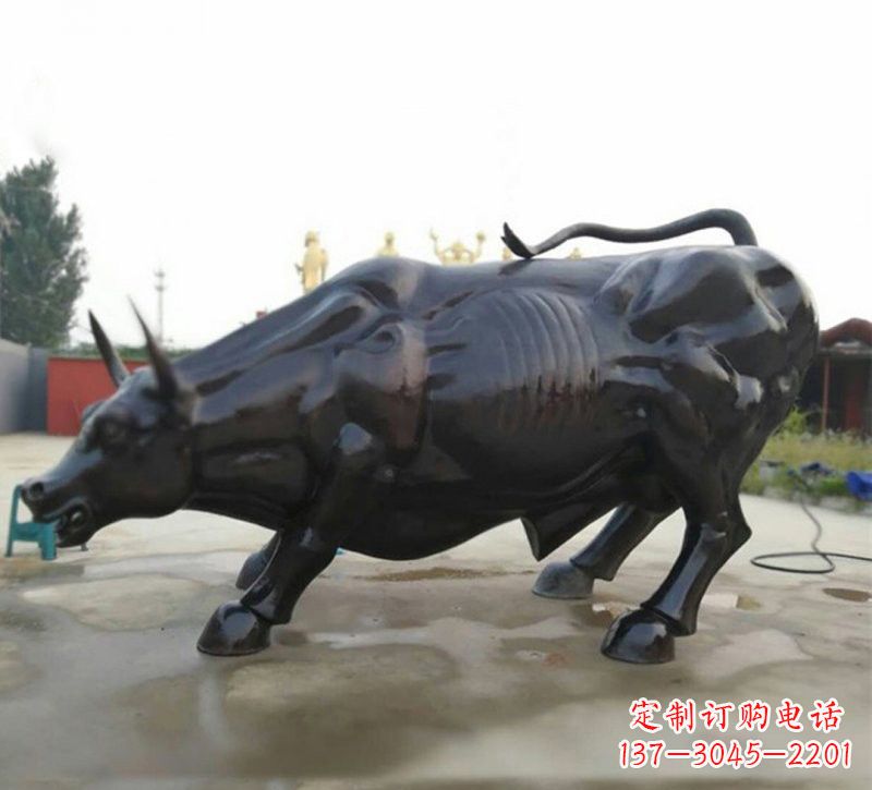 保定牛的铜雕像