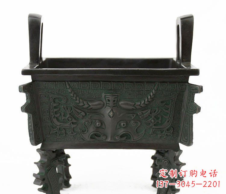 保定精致的牛头铜鼎铜雕