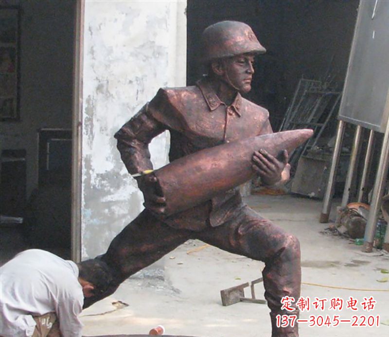 保定铜雕炮弹战士,象征勇气和决心