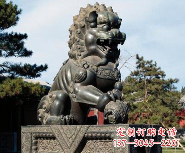 保定完美融合中西文化的铜狮子雕塑