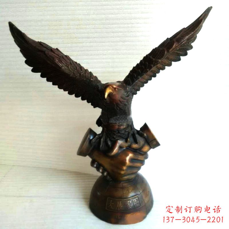 保定以老鹰为灵感的经典铜鼎