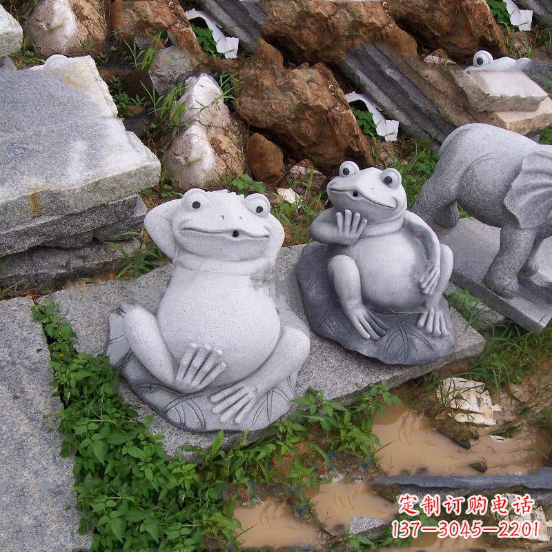 保定别具一格的青石青蛙喷水雕塑