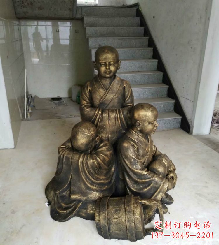 保定中国领雕塑推出的金色佛祖三像是一件令人惊…