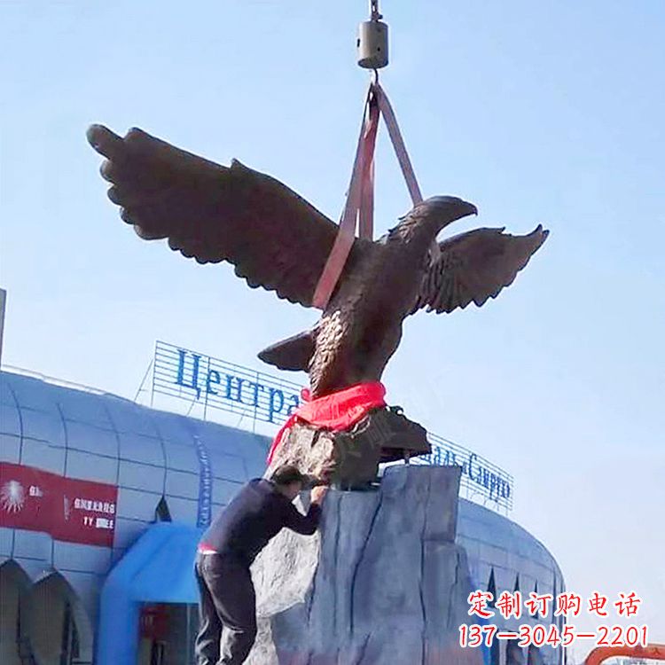 保定中领雕塑定制大型老鹰铜雕景观