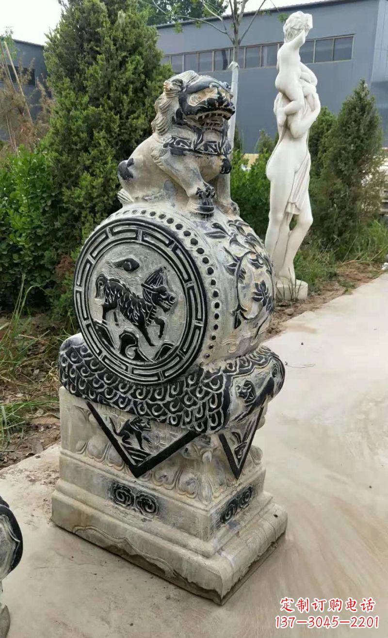 保定狮子抱鼓石雕塑,象征力量与美感