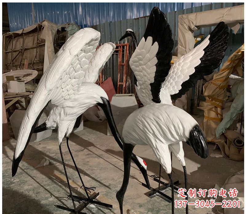 保定石雕展翅丹顶鹤动物雕塑