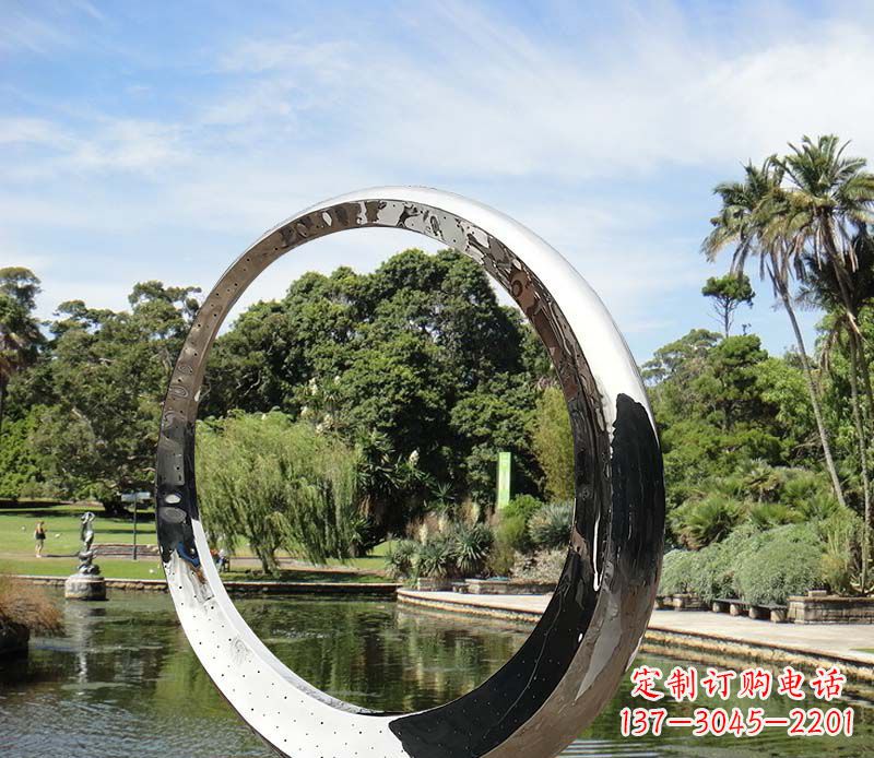 保定水景不锈钢镜面圆环雕塑