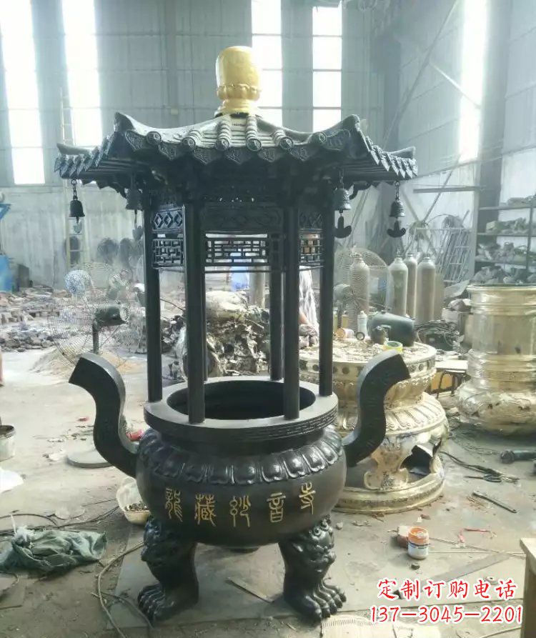 保定寺庙圆香炉铜雕 (2)