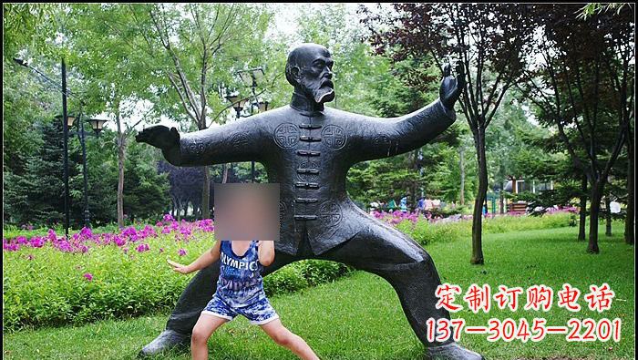 保定铜雕打太极拳的老人