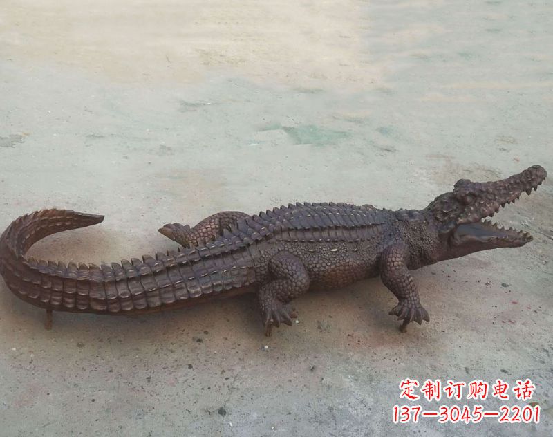 保定铜雕鳄鱼,铸铜园林仿真动物雕塑