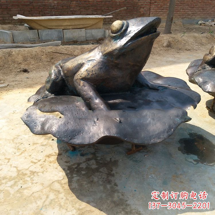 保定铜雕青蛙喷水雕塑