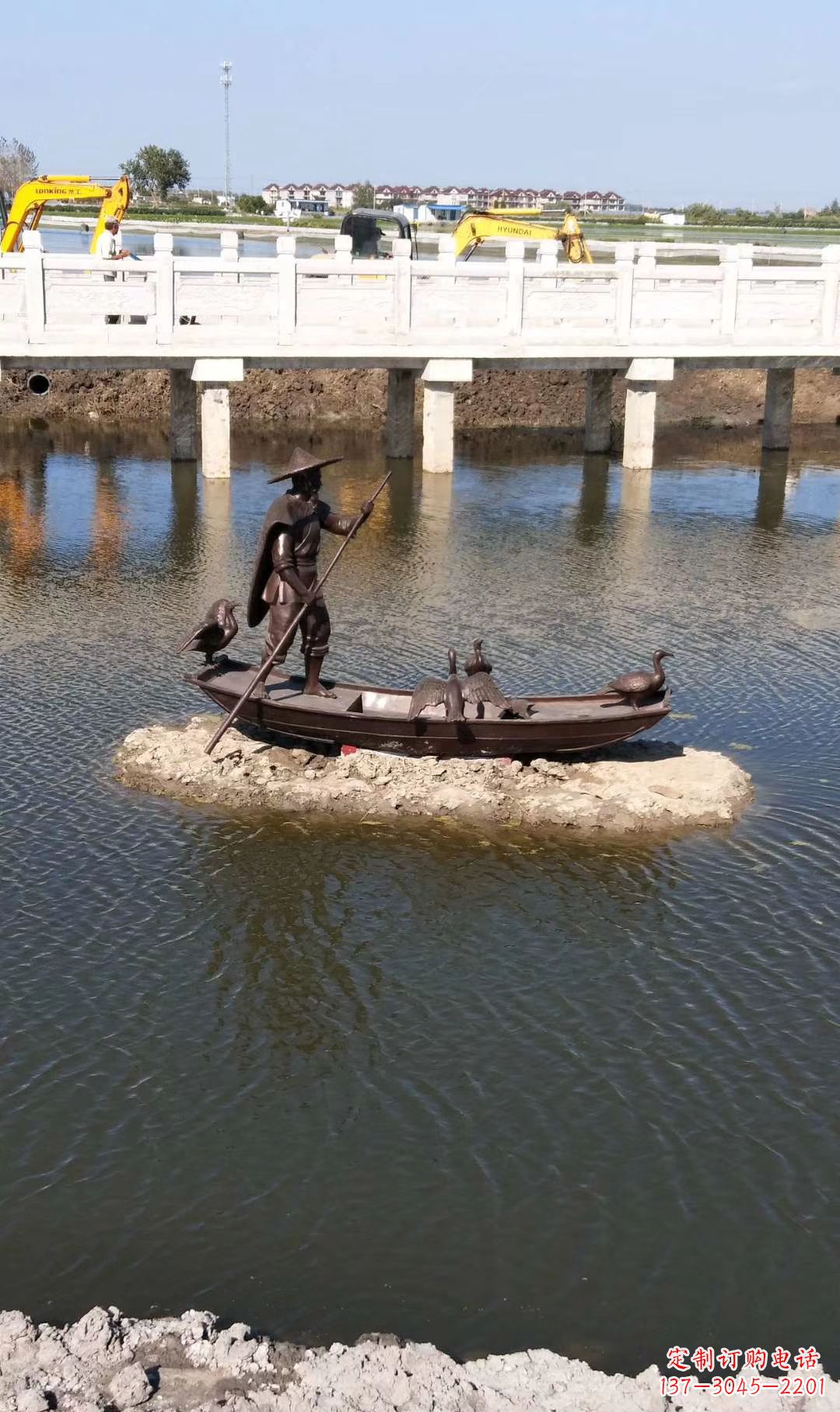 保定铜雕渔夫撑船打鱼雕塑 湖边景观雕塑