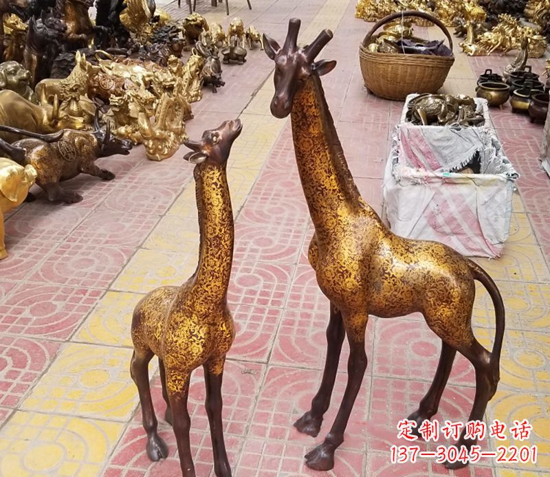 保定铜雕长颈鹿