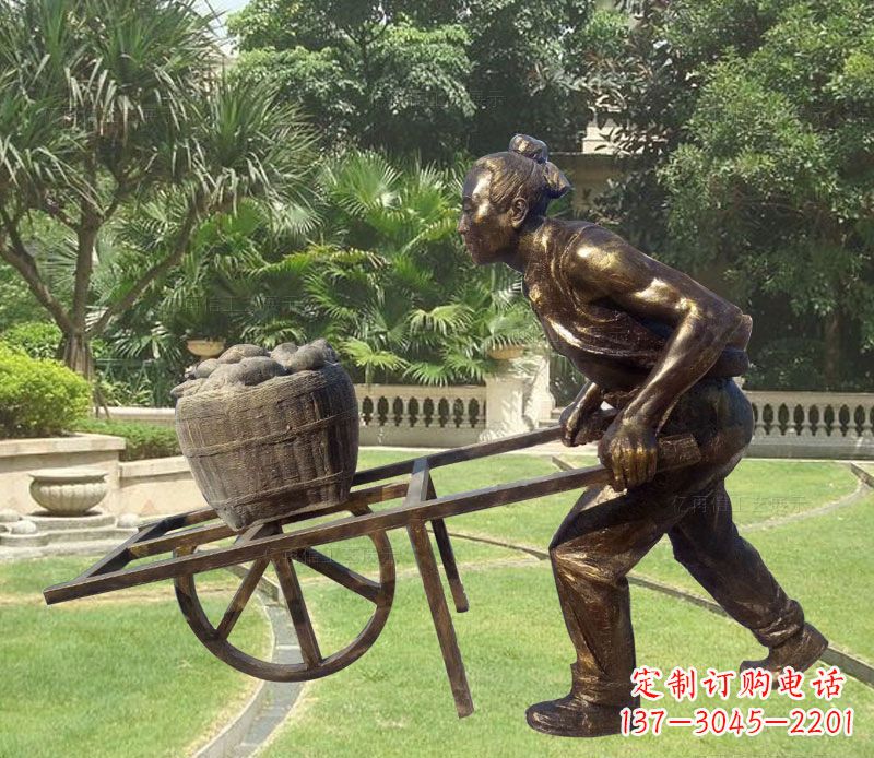 保定推独轮车的古人铜雕