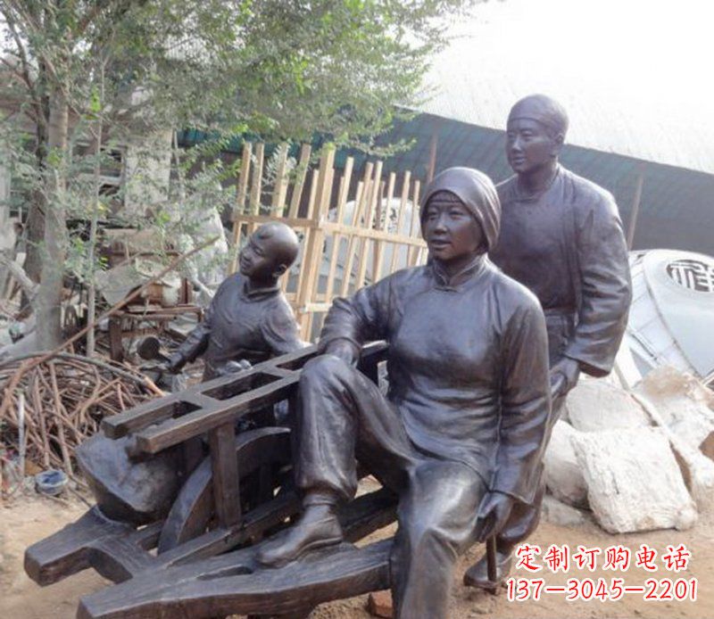 保定推独轮车人物铜雕