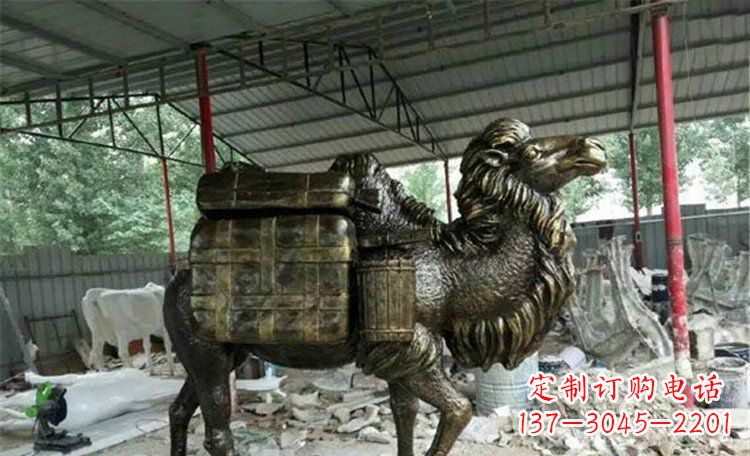 保定拖行李的骆驼动物铜雕 (2)