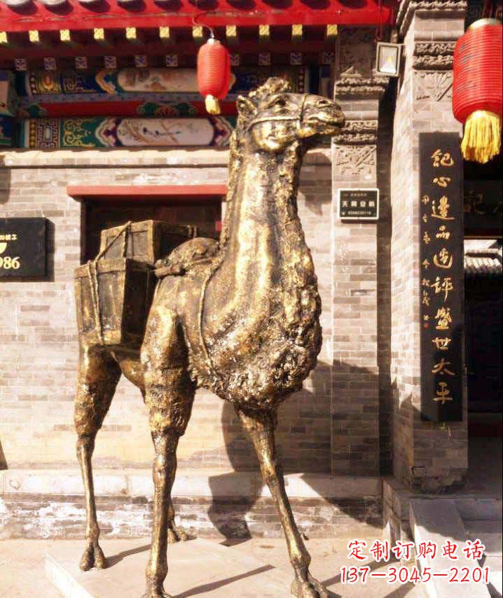 保定驮行李的骆驼动物铜雕