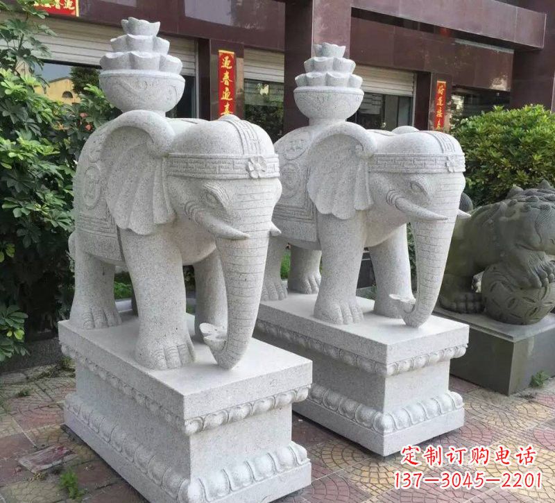 保定驮元宝的大象石雕