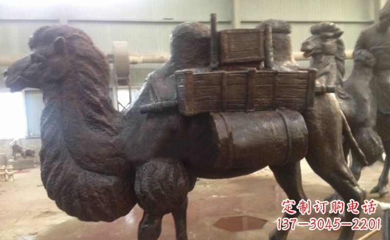 保定驮着东西的骆驼公园动物铜雕
