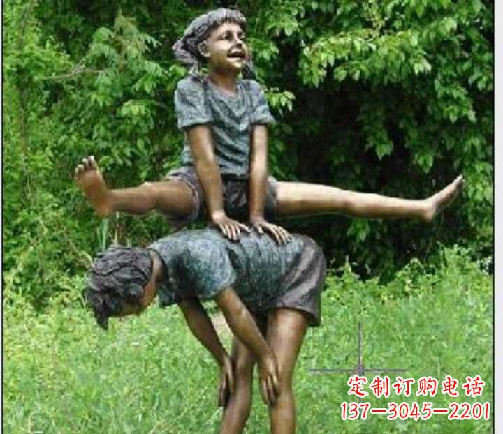 保定玩跳山羊的儿童铜雕