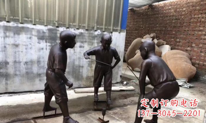 保定玩陀螺人物铜雕 (2)