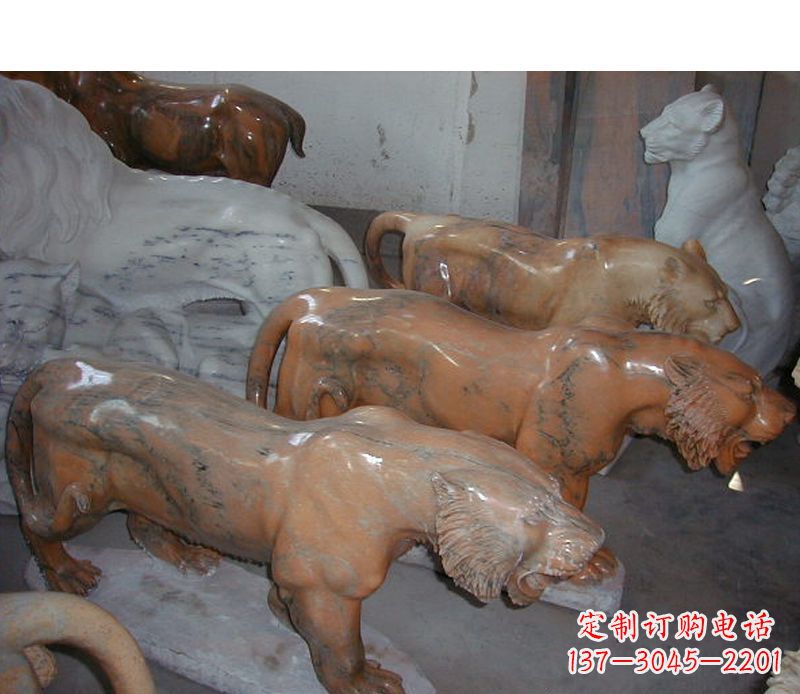 保定晚霞红动物老虎石雕