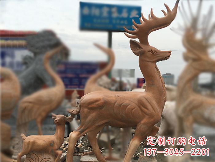 保定晚霞红动物驯鹿公园石雕