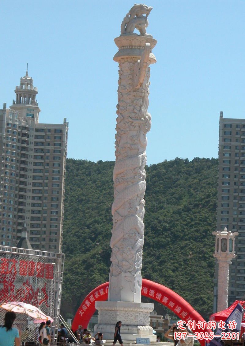保定晚霞红广场龙柱