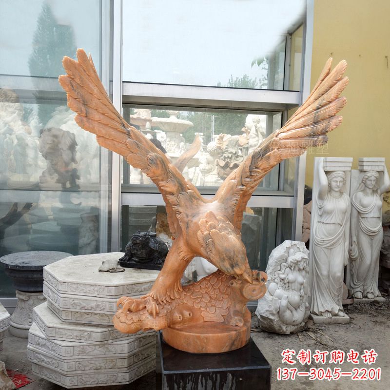 保定晚霞红老鹰石雕塑