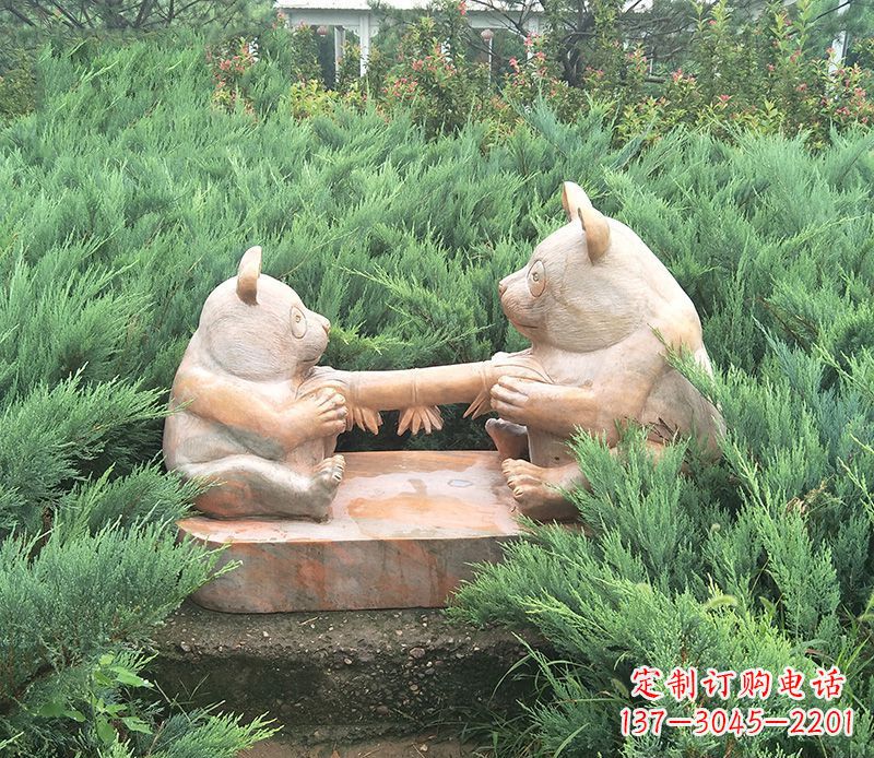 保定晚霞红熊猫母子石雕