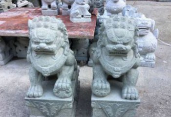 保定青石踩球狮子看门石雕，精致雕塑令门口更加精彩