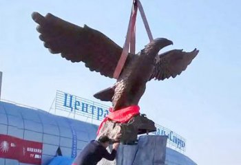 保定中领雕塑定制大型老鹰铜雕景观