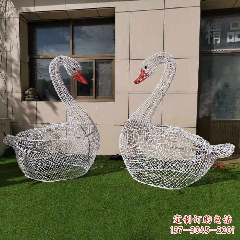 保定卧姿天鹅网格动物雕塑园林草坪动物摆件