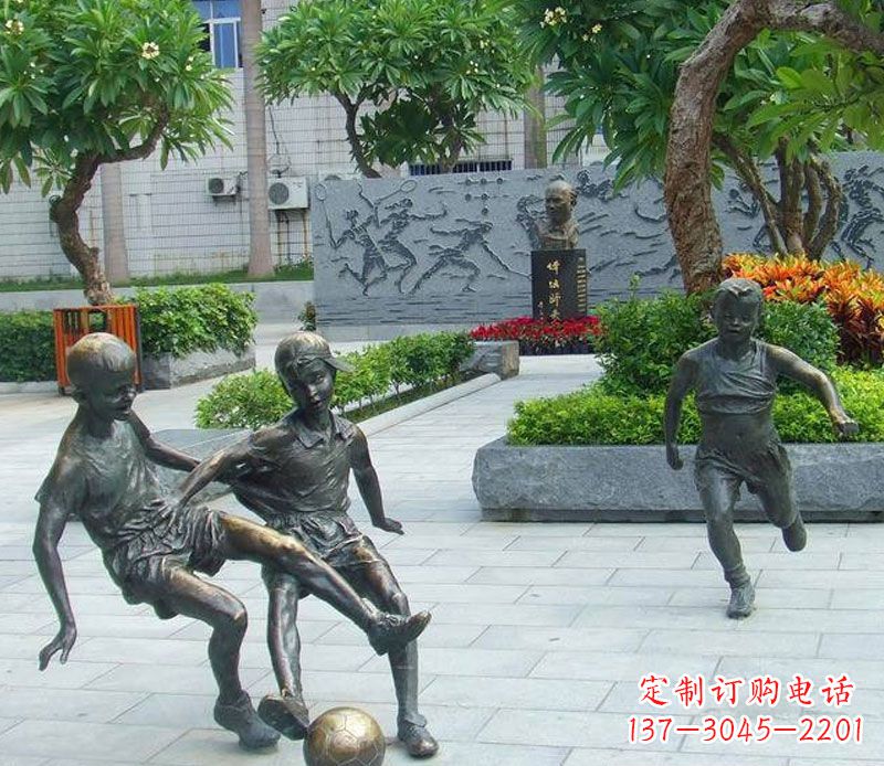 保定小孩踢足球公园景观铜雕