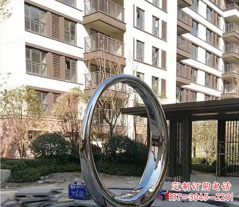 保定小区不锈钢镜面圆环雕塑 