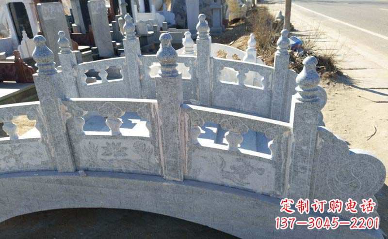 保定小区公园大理石拱桥