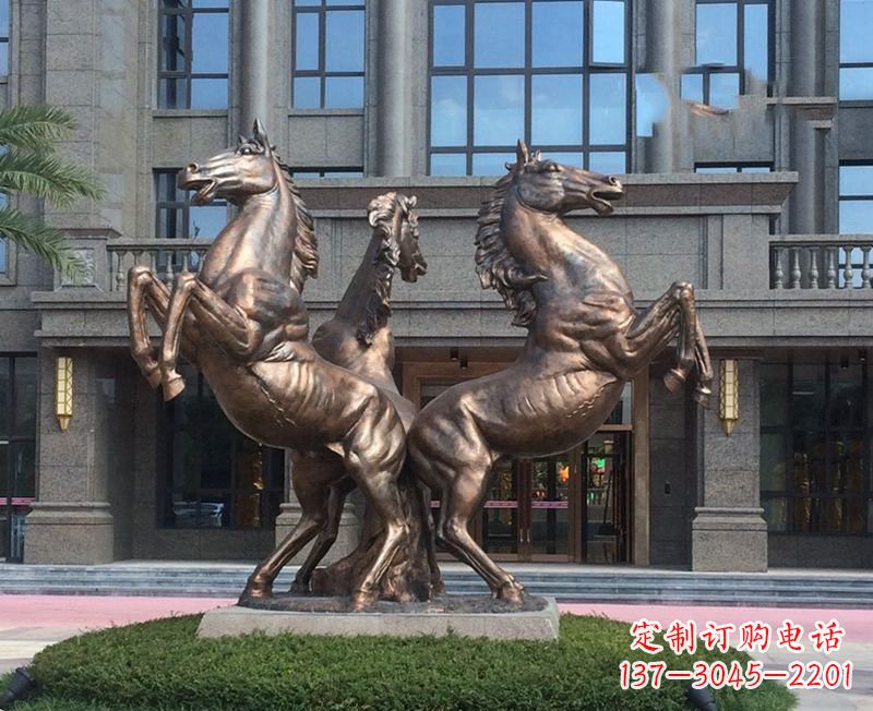 保定小区立马铜雕