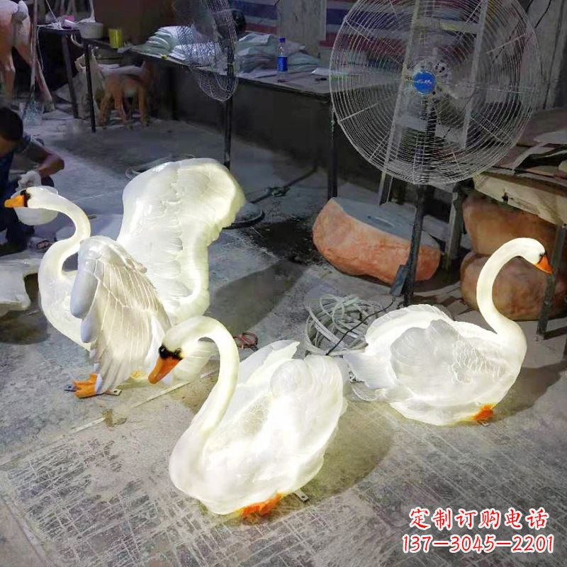 保定小区园林草坪发光天鹅景观雕塑摆件