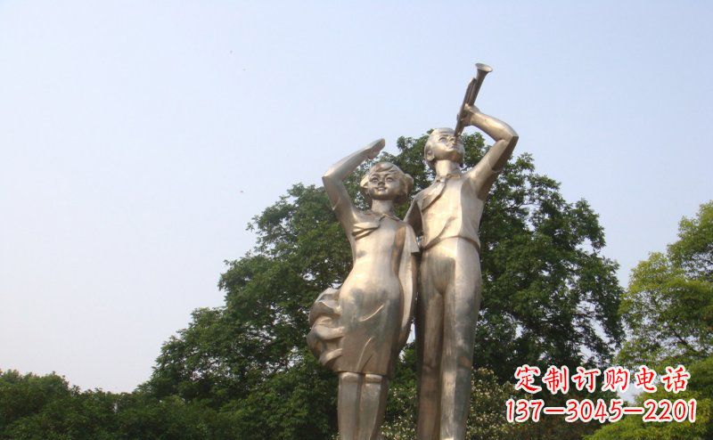 保定校园吹军号敬礼的小学生人物景观铜雕