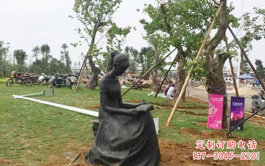 保定校园看书女孩雕塑