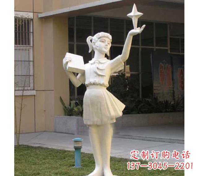 保定校园拿书本的小学生石雕