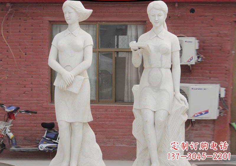保定校园拿书本的学生石雕