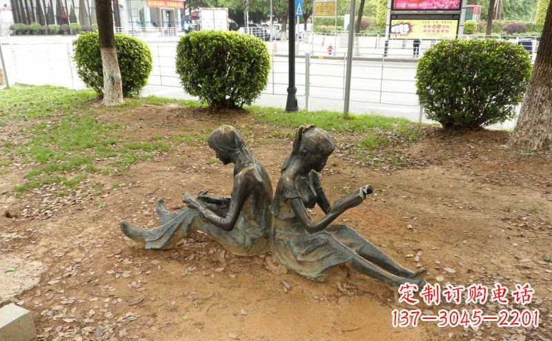保定校园坐着看书的女孩人物铜雕